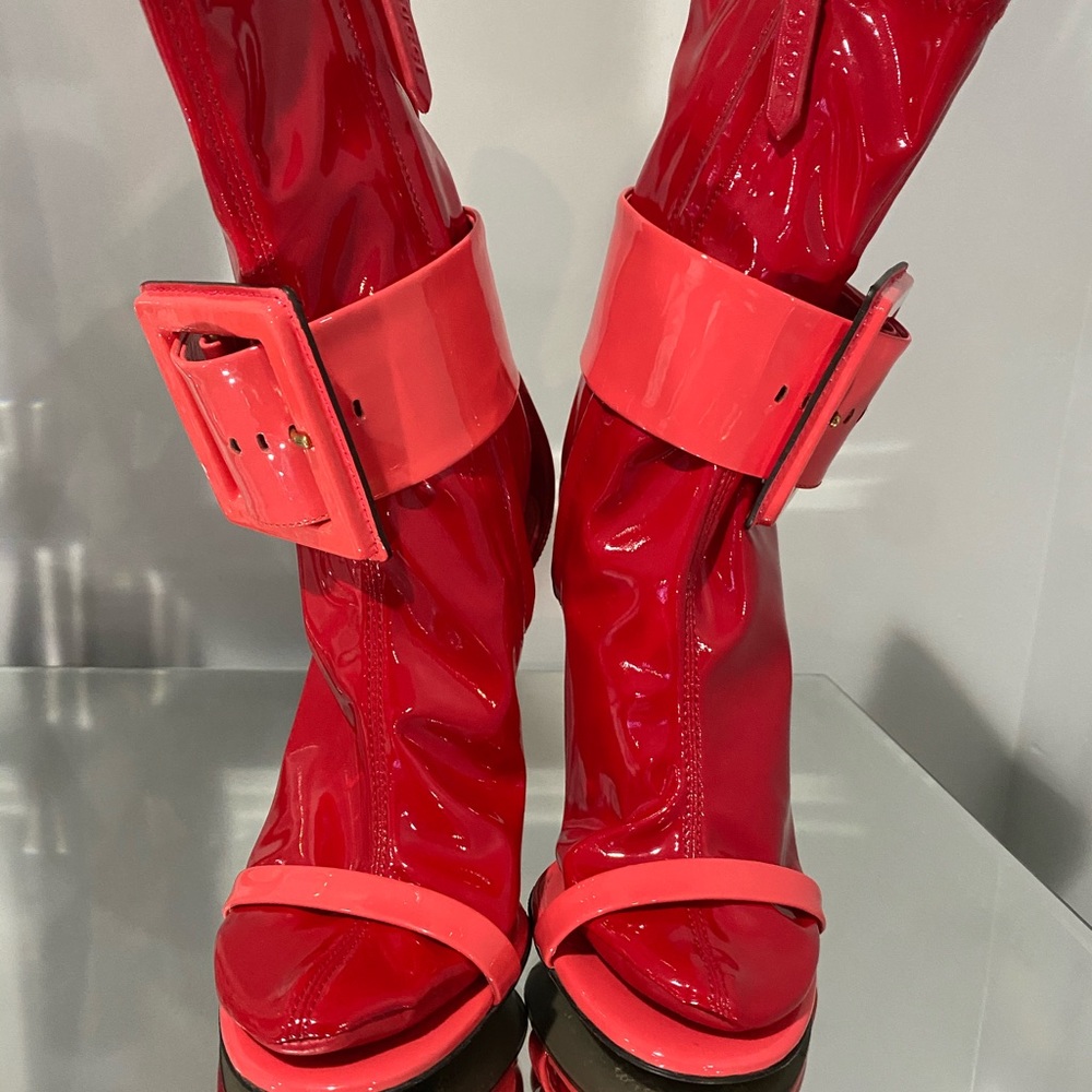 Gucci Heels - Picture 3 of 4